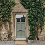 Wensleydale, Old School - Ground Floor Luxury In Richmond, North Yorkshire * Richmond (North Yorkshire)